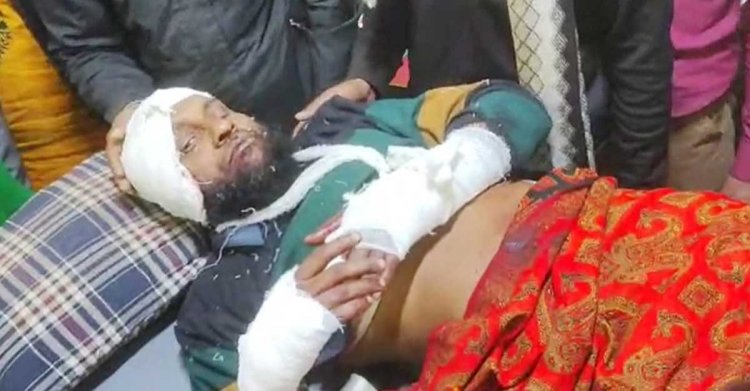 মঠবাড়িয়ায় নৌকার কর্মীকে কুপিয়ে কব্জি বিচ্ছিন্ন