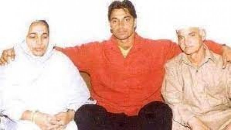 মা হারালেন শোয়েব আখতার