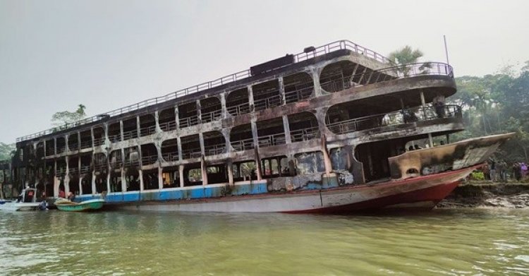 লঞ্চে আগুন: মালিকসহ ২৫ জনের বিরুদ্ধে মামলা