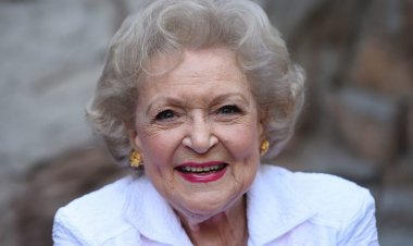 মার্কিন অভিনেত্রী বেটি হোয়াইট ৯৯ বছর বয়সে মারা গেছেন