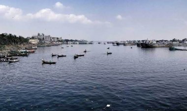 বুড়িগঙ্গায় ট্রলারডুবি : আটক ৪