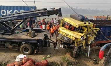 টাঙ্গাইলে সড়ক দুর্ঘটনায় নিহত ৬