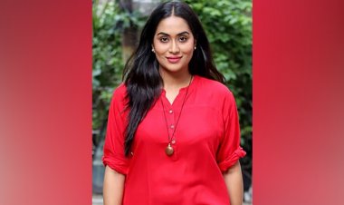  সেরার পুরস্কার পেলেন মম