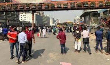 উত্তরায় হকারদের সড়ক অবরোধ, যান চলাচল বন্ধ