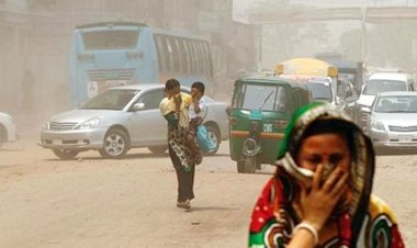 দূষিত বাতাসের শহরের শীর্ষে ঢাকা