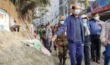 ফুটপাতে বিভিন্ন সামগ্রী রাখায় নির্মাণকাজ বন্ধের নির্দেশ