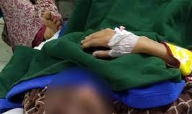 পাবনায়  বিয়ের দাবিতে অনশন করা প্রেমিকাকে পিটিয়ে হাসপাতালে পাঠালো প্রেমিক