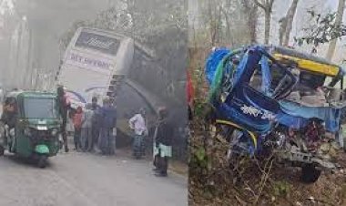 জয়পুরহাটে  বাস-পিকআপ সংঘর্ষে প্রাণ গেলো চালকের
