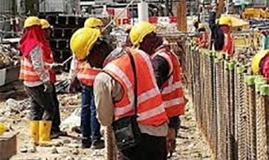 বিশ্বের দ্বিতীয় বৃহৎ শ্রমবাজার হারাতে যাচ্ছে বাংলাদেশ