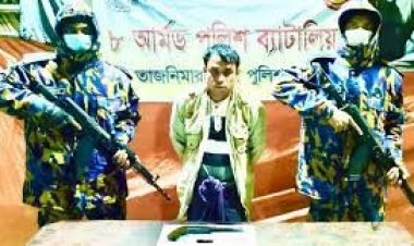 টেকনাফে অস্ত্রসহ রোহিঙ্গা যুবক আটক