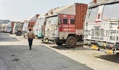 আন্দোলনের চারদিন: দুই বন্দরে আটকা শত শত পণ্যবাহী ট্রাক