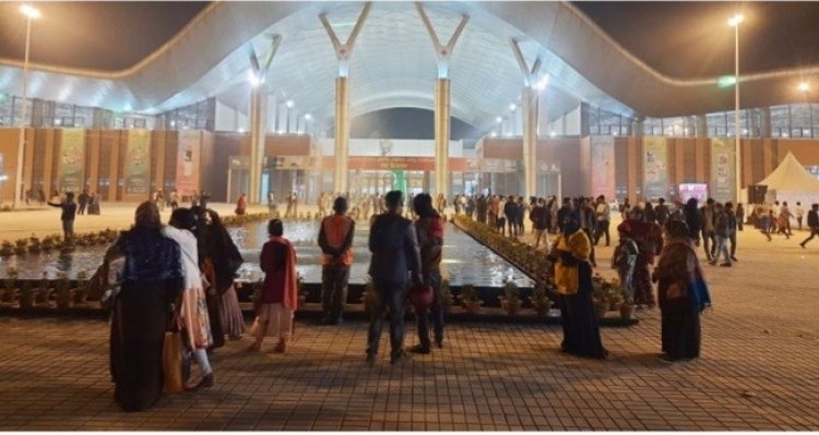 এখনই বন্ধ হচ্ছে না বাণিজ্য মেলা