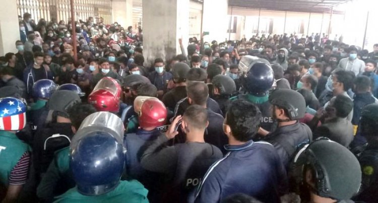 শিক্ষার্থীদের আন্দোলনে উত্তাল শাবিপ্রবি, অবরুদ্ধ ভিসি