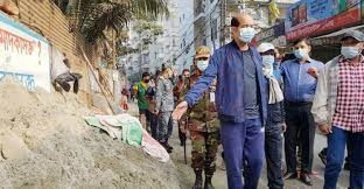 ফুটপাতে বিভিন্ন সামগ্রী রাখায় নির্মাণকাজ বন্ধের নির্দেশ