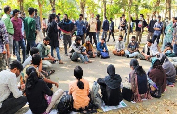 ভিসির পদত্যাগ দাবিতে আমরণ অনশনে শাবি শিক্ষার্থীরা