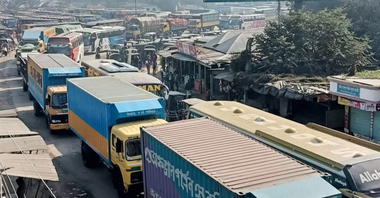 ফেরি সংকটে ভুগছে দৌলতদিয়া ঘাট, ভোগান্তি চরমে 