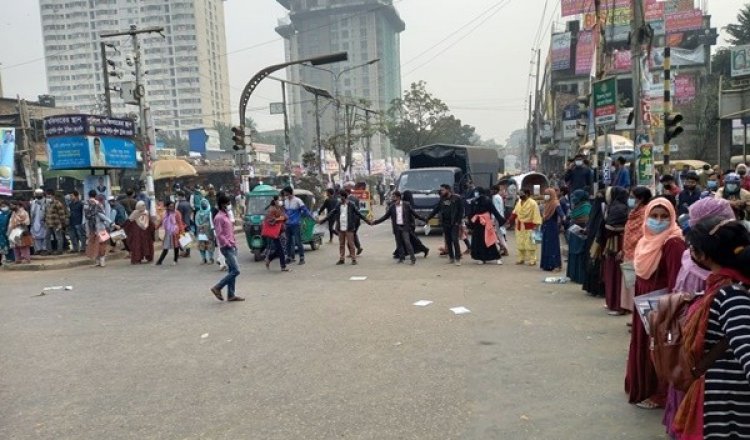 পরীক্ষা স্থগিতের প্রতিবাদে ৭ কলেজ শিক্ষার্থীদের অবরোধের পর প্রত্যাহার
