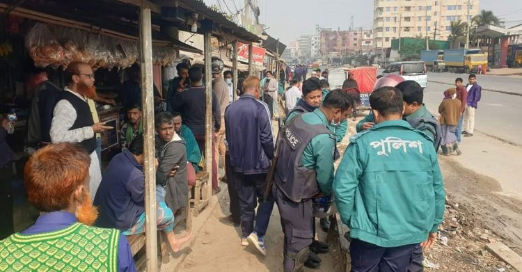 গাজীপুরে কারখানা বন্ধের ঘোষণায় শ্রমিকদের বিক্ষোভ
