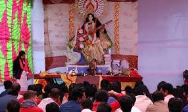 বিদ্যা ও সংগীতের প্রার্থনায় চলছে দেবী বন্দনা