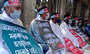 কাফনের কাপড় প‌রে অবস্থান রিং আইডির বিনিয়োগকারীদের