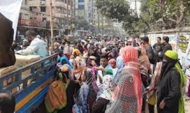 ‘সরকার কয় দেশে গরিব নাই, এরা সবাই কি কোটিপতি?’