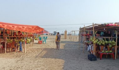 সেন্টমার্টিন সৈকতে আড়াইশ’ অবৈধ দোকান, মাসে ৮ লাখ টাকা চাঁদাবাজি