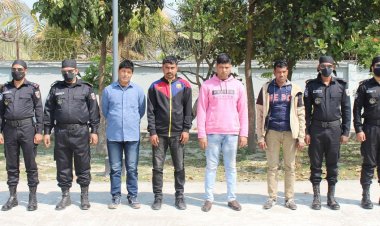 ডিবি পুলিশ পরিচয় দিয়ে  ছিনতাই