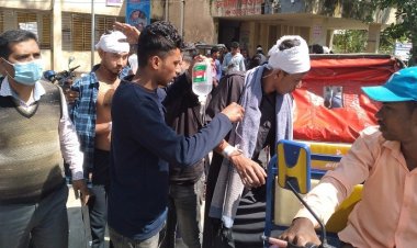 ফুল দেওয়া নিয়ে মহসিন কলেজে ছাত্রলীগের দু’গ্রুপের সংঘর্ষ