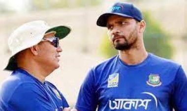 মাশরাফিকে ‘হাই’ দিয়ে বিতর্ক এড়ালেন ডোমিঙ্গো