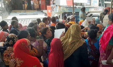 টিসিবির গাড়ি আসতেই হুড়াহুড়ি