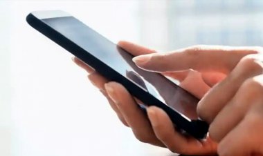 হাতের স্মার্টফোন বারবার হ্যাং করছে? এই তিনটি টিপস মেনে চললে তুড়িতেই হবে মুশকিল আসান!