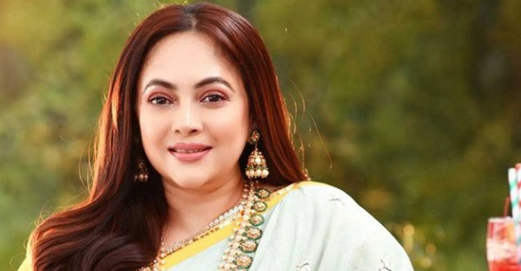 শ্রীলেখার বাড়িতে নাম না জানা প্রেমিকের উপহার