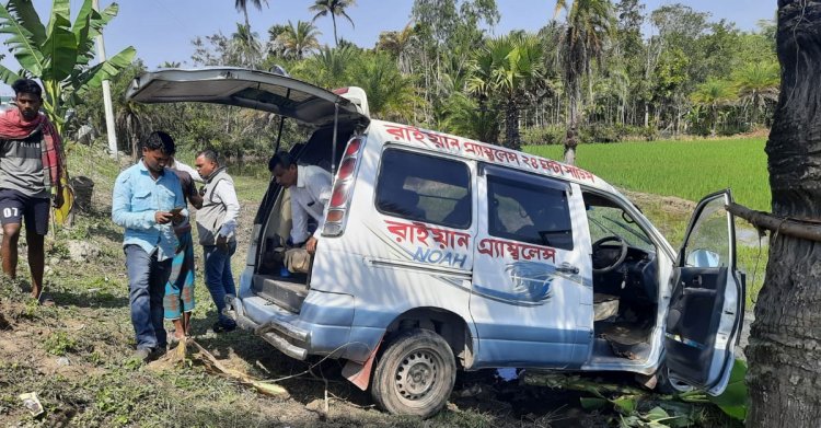 বাগেরহাটে ট্রাকচাপায় প্রাণ গেল ২ জনের, অ্যাম্বুলেন্স খাদে