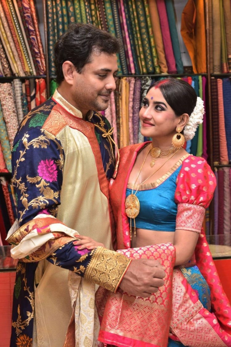 ফের হাতে হাত রাখলেন তথাগত-দেবলীনা