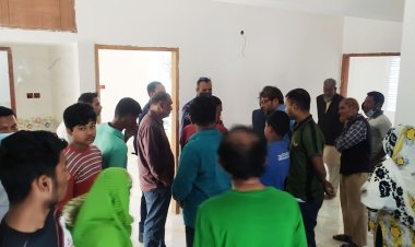 কলেজশিক্ষক স্বামীকে সিলিং ফ্যানে ঝুলতে দেখে চিৎকার করেন স্ত্রী