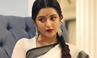 নিজের এনগেজমেন্টের আংটি কাকে উপহার দিলেন পরীমনি