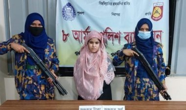 ক্যাম্প থেকে স্বর্ণের বারসহ রোহিঙ্গা নারী আটক 