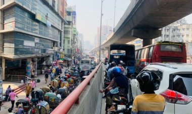 যানজটে যানবাহনের চেয়ে হাঁটার গতি বেশি