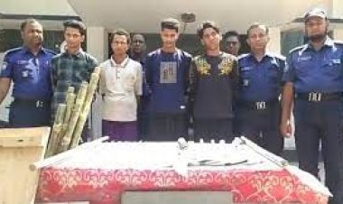 শাহজাদপুরে দেশীয় অস্ত্রসহ বাবা-ছেলে গ্রেফতার