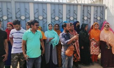 সাভারে ছাঁটাইয়ের প্রতিবাদে শ্রমিকদের বিক্ষোভ