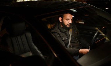 ওয়াশিংটন ডিসিতে এখন ট্যাক্সি চালান আফগানিস্তানের সাবেক অর্থমন্ত্রী