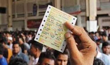রাত ৩টায় দাঁড়িয়েও মেলেনি ট্রেনের টিকিট
