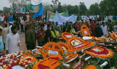 শ্রদ্ধার ফুলে ভরে গেছে স্মৃতিসৌধ