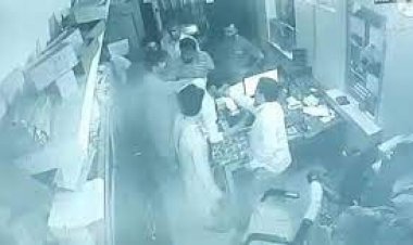 ঠাকুরগাঁওয়ে স্টেশন মাস্টারকে  লাঞ্ছিত করেছে ছাত্রলীগের নেতাকর্মীরা: ভিডিও ভাইরাল