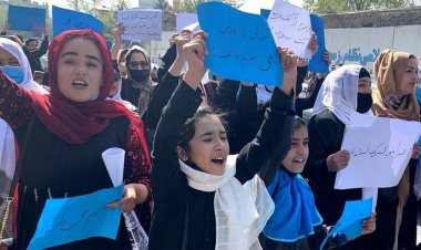  স্কুল খোলার দাবিতে রাস্তায় আফগান মেয়েরা