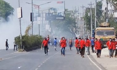 মুহুর্মুহু বোমা বিস্ফোরণে কাঁপল বেনাপোল