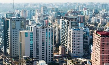 কাজ পাচ্ছেন না নির্মাণশ্রমিকেরা, মজুরি কমে অর্ধেক