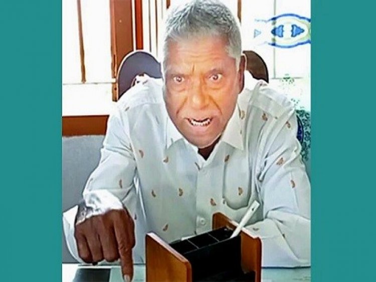 শ্রেণিকক্ষে ঢুকে ছাত্রীদের হিজাব খুলে নিল চেয়ারম্যান মানিক