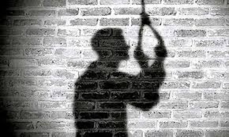 ছেলে-মেয়ের স্কুলের ফি দিতে না পেরে বাবার আত্মহত্যা