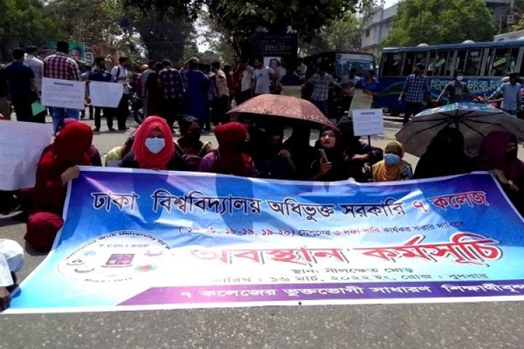 সাত কলেজ শিক্ষার্থীদের নীলক্ষেত অবরোধ